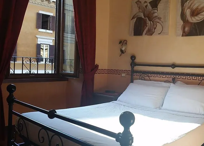 Le Di Via Ottaviano - In Отель типа "постель и завтрак" 2*