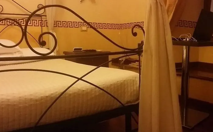 Le Di Via Ottaviano - In Отель типа "постель и завтрак" 2*
